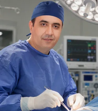 تصویر دکتر اکبر اعتمادی، متخصص جراحی عمومی و فعال در جراحی زیبایی بینی