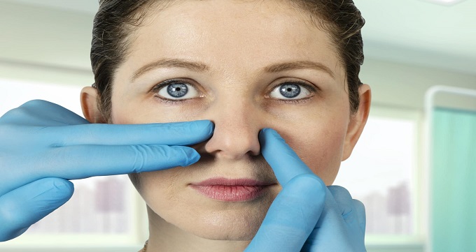 جراح بینی باید چه ویژگی هایی داشته باشد؟