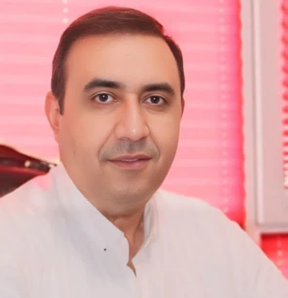 دکتر اکبر اعتمادی - بهترین جراح بینی نیمه فانتزی در تهران